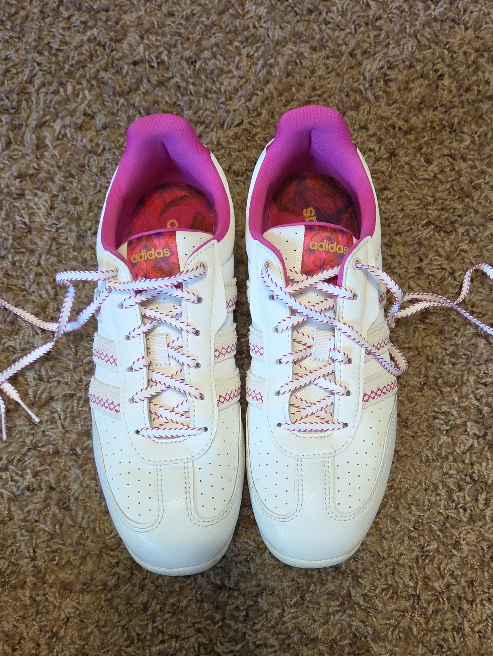 adidas Women’s Barreda Lo Sneaker Size 9